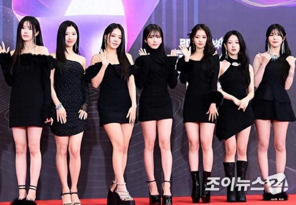出道7年，韩国女星在直播中透露，想拿到第一笔收入，买新衣服穿