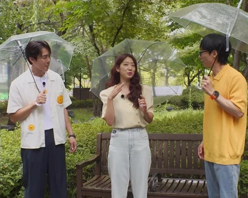韩国知名女星，现身刘在石综艺节目，与柳演锡展现情侣般化学反应 